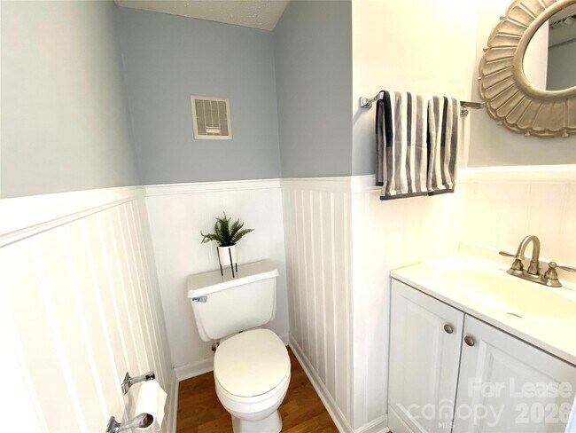 Building Photo - 1931 Lancer Ct