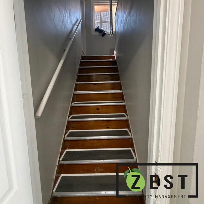 Building Photo - Amazing 3bed 1Bed- $1200