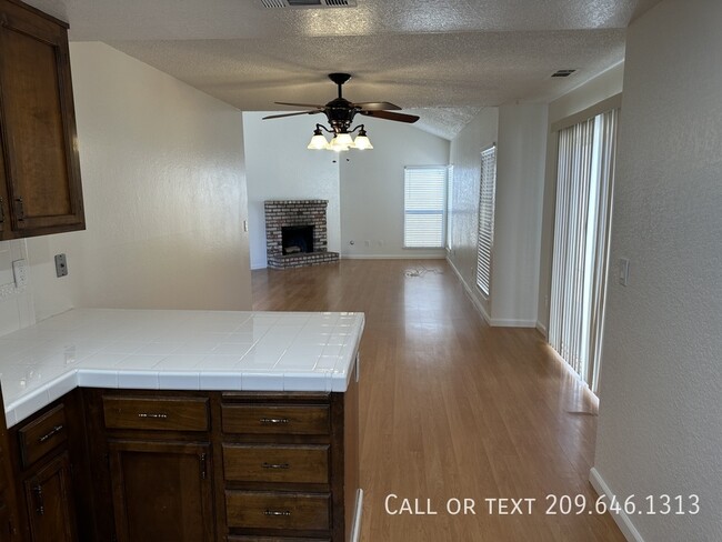 Building Photo - 541 San Vincente Ct