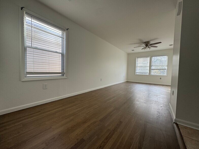 Building Photo - 121 12th Ave