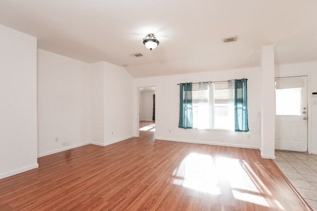 Building Photo - 110 Smokey Lake Ln