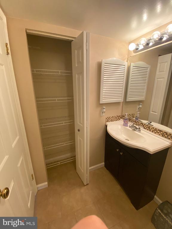 Building Photo - 5833 Orchard Hill Ct