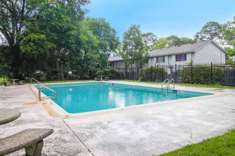Building Photo - 34 Knollwood Cir