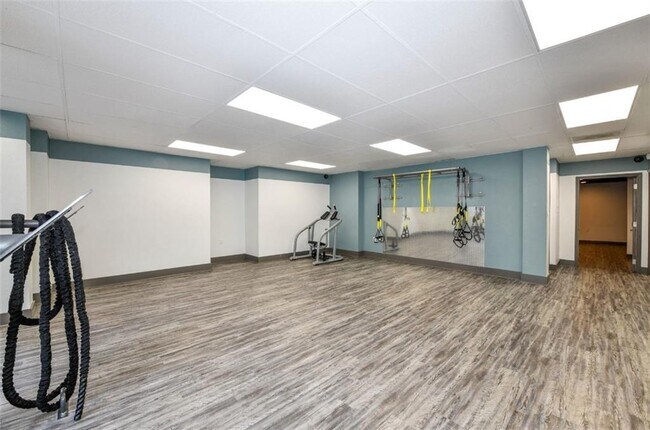 Building Photo - 670 Thornton Rd