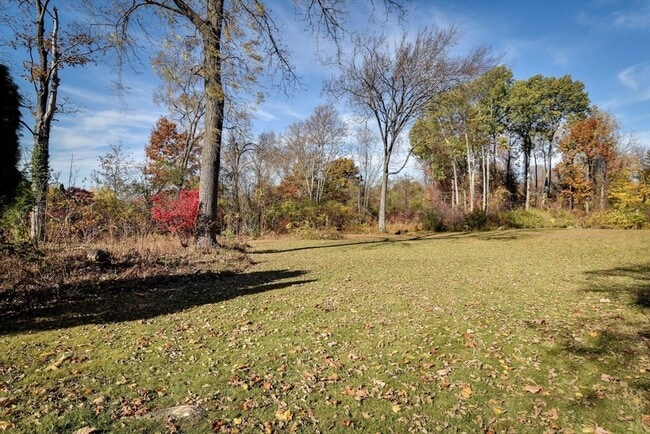 Building Photo - 110 Main St