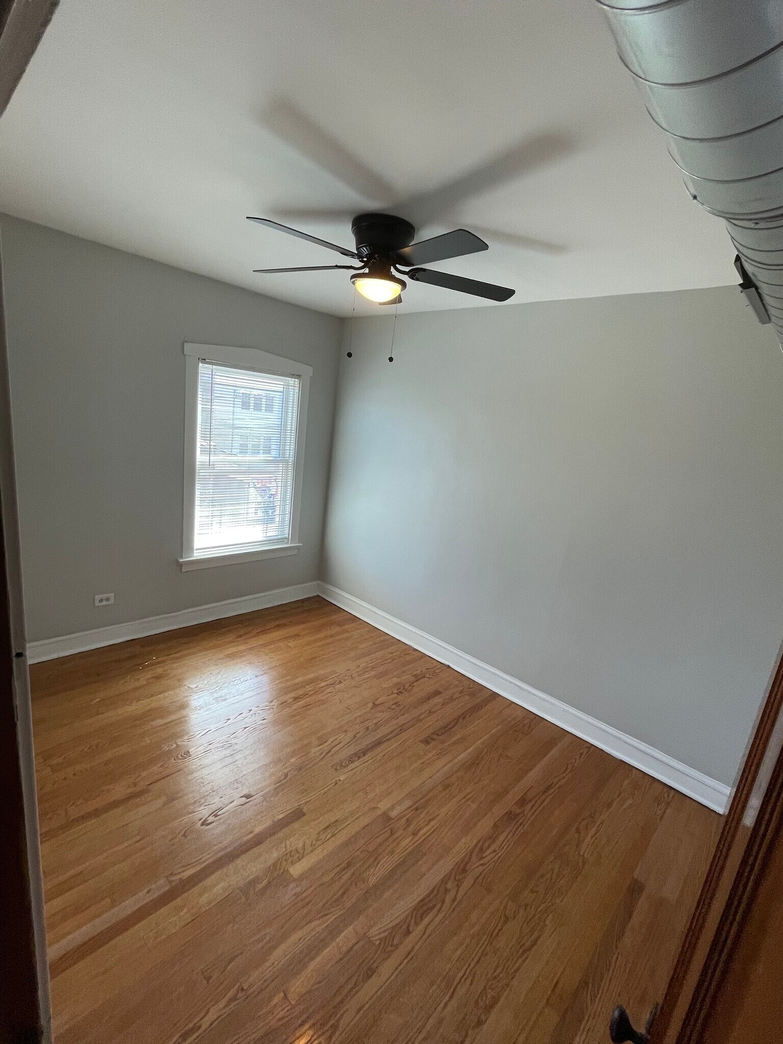 Building Photo - 4817 W Cornelia Ave