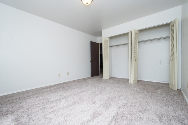 Building Photo - 1720 Azalea Ct