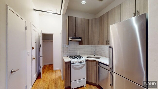 Building Photo - 347 E 76th St