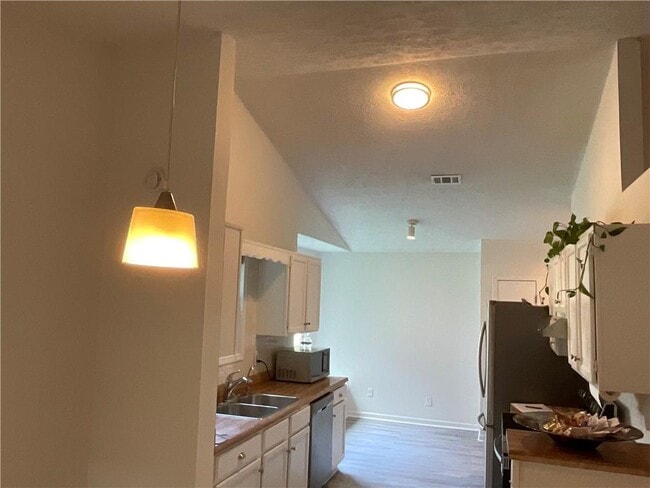 Building Photo - 225 Magnolia Tree Ct