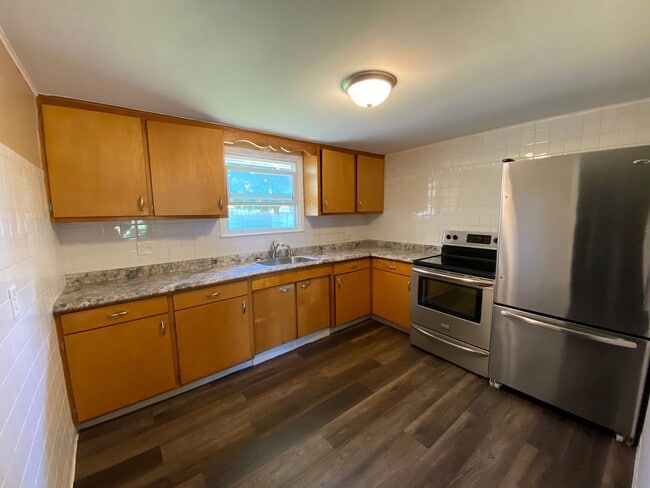 Building Photo - Cozy Silvis Home With Huge Fenced Yard and Attached Garage!