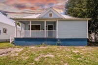 Building Photo - Historic Ybor City Bungalow!