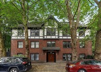 Building Photo - New Pricing! Charming Studio in Highly Des...