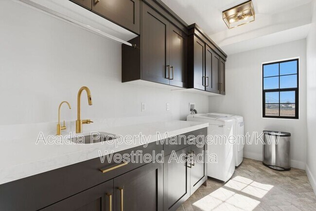 Building Photo - 1437 W Valley Dr