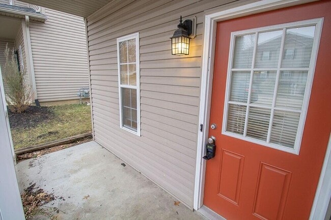 Building Photo - 1932 Center St