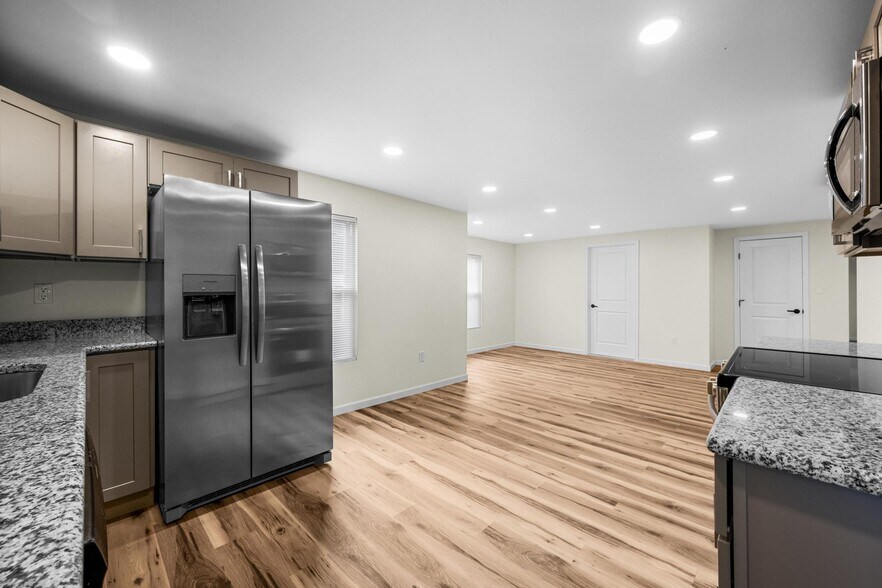 Building Photo - 346 Bennett St