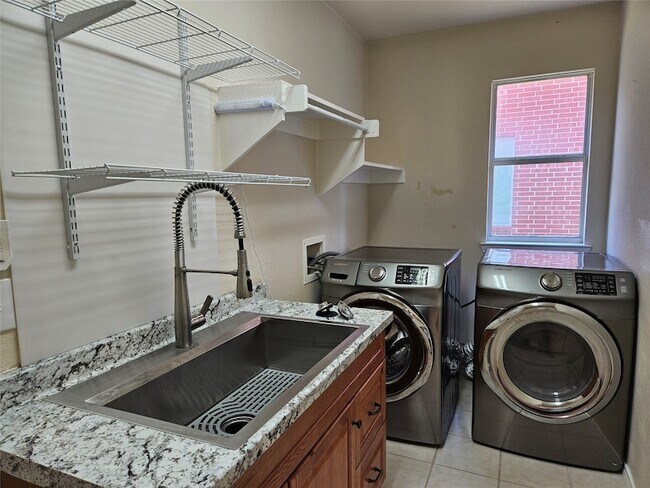Building Photo - 2813 Gulf Breeze Ct