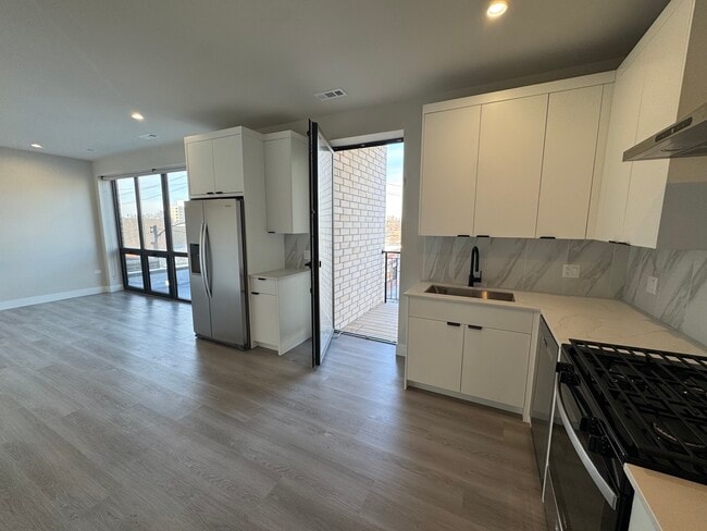 Building Photo - 451 E Pershing Rd