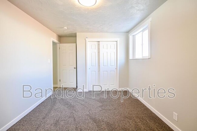 Building Photo - 34 N Terrace Dr