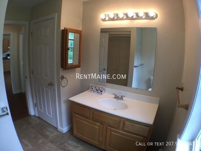 Building Photo - 706 Fuller Rd