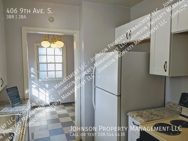 Building Photo - 406 9th Ave S