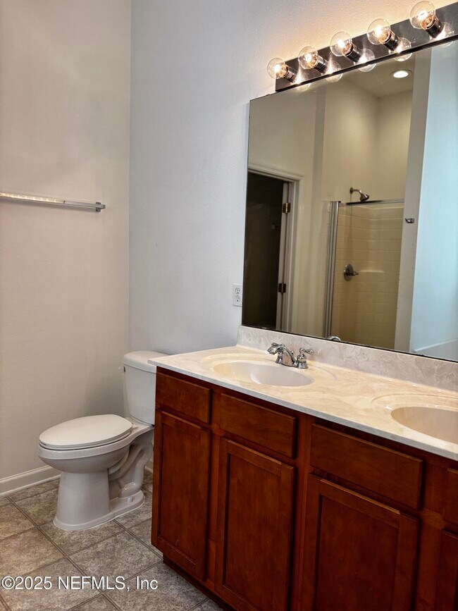 Building Photo - 872 Collinswood Dr