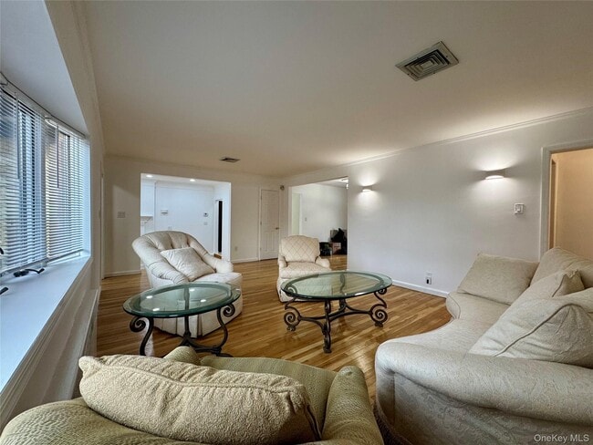 Building Photo - 23 Center Dr