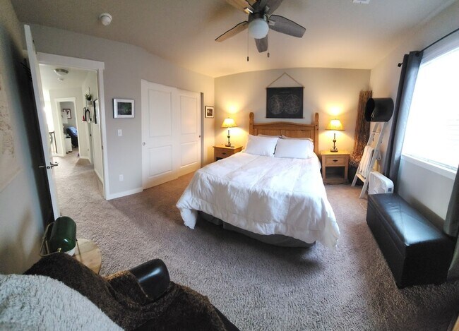 Building Photo - Gem Heights Area Luxury