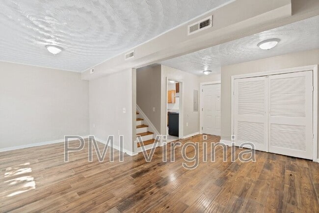 Building Photo - 909 E Liberty St