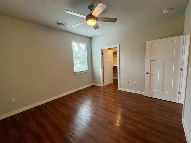 Building Photo - 241 Rose Dr