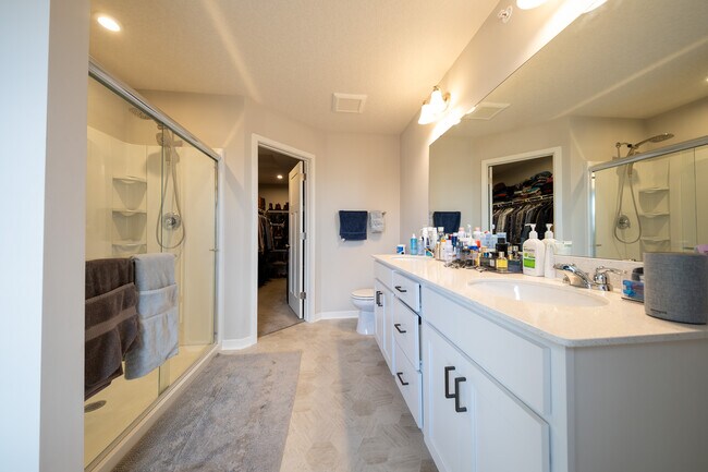 Building Photo - 2209 Gateway Curv