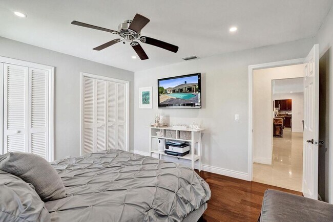 Building Photo - Boca Raton Beautifully Updated 4 Bedroom Pool Home