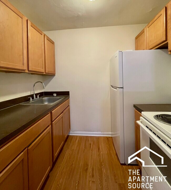 Building Photo - 6002 N Kenmore Ave