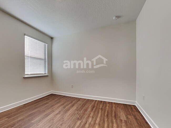 Building Photo - 11520 World Woods Ct