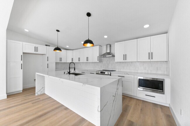 Building Photo - 13014 John Reynolds Rd