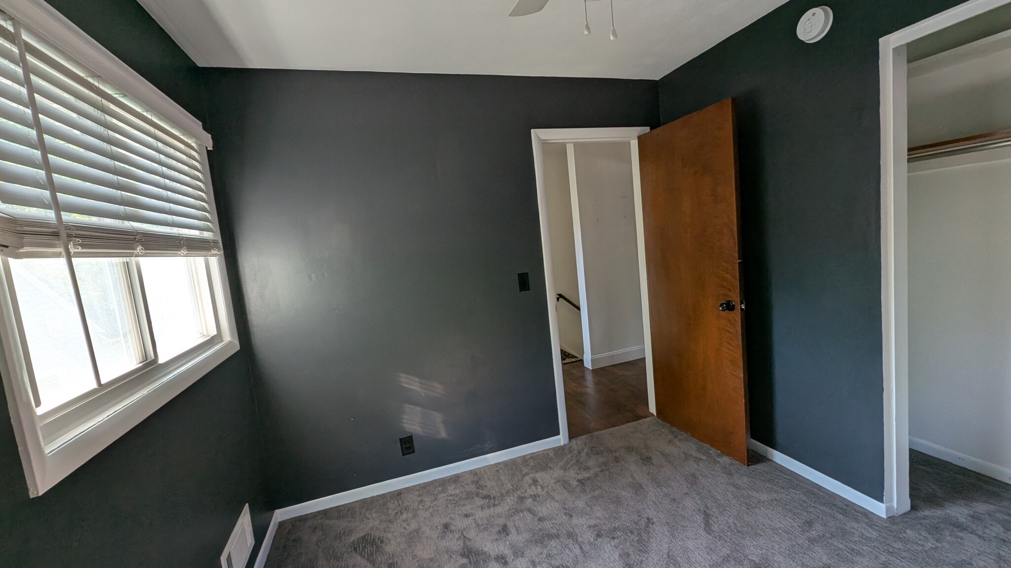 Building Photo - 206 Elm Ln