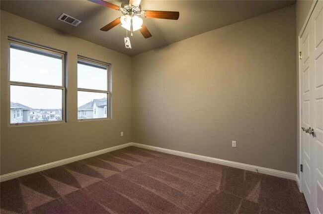 Building Photo - 6814 E Riverside Dr