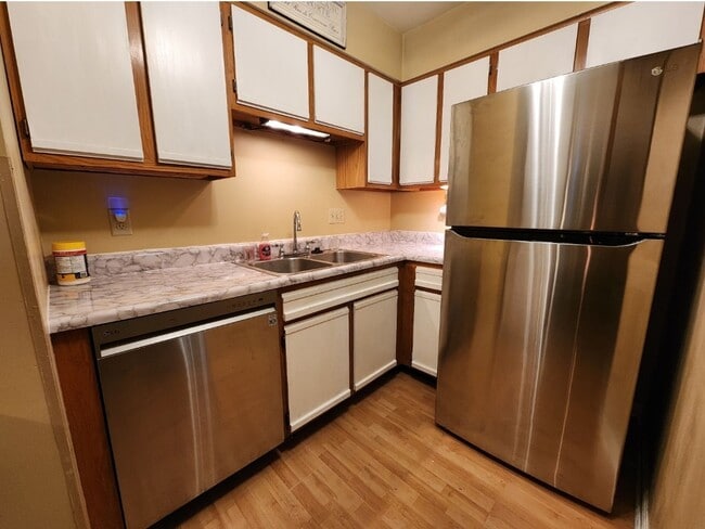 Building Photo - 184 Ridgeview St