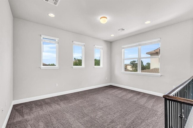 Building Photo - 6716 Vitruvius Dr