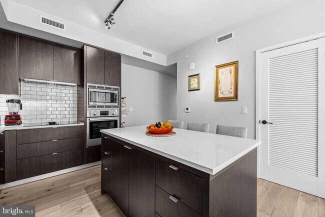 Building Photo - 1300 4th St SE