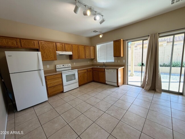 Building Photo - 4539 E Ivanhoe St