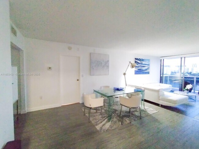 Building Photo - 3625 N Country Club Dr