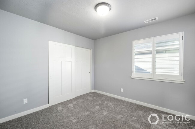 Building Photo - Beautiful Home in Midvale!