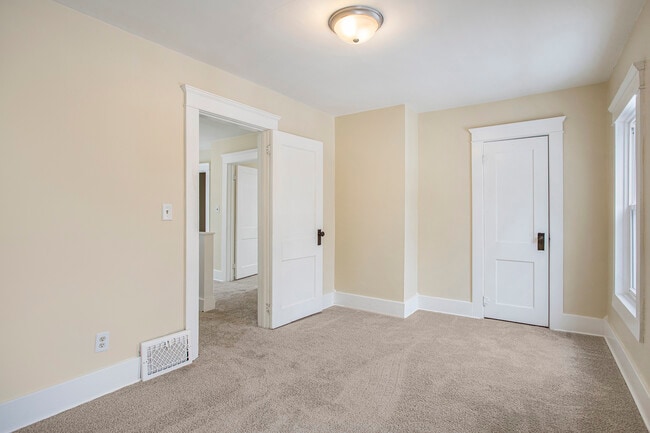 Building Photo - 195 Hubbard St