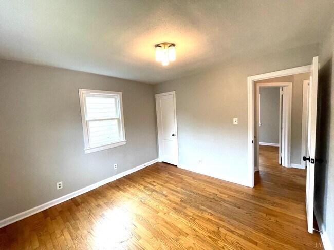 Building Photo - 4607 Fairmont Ave