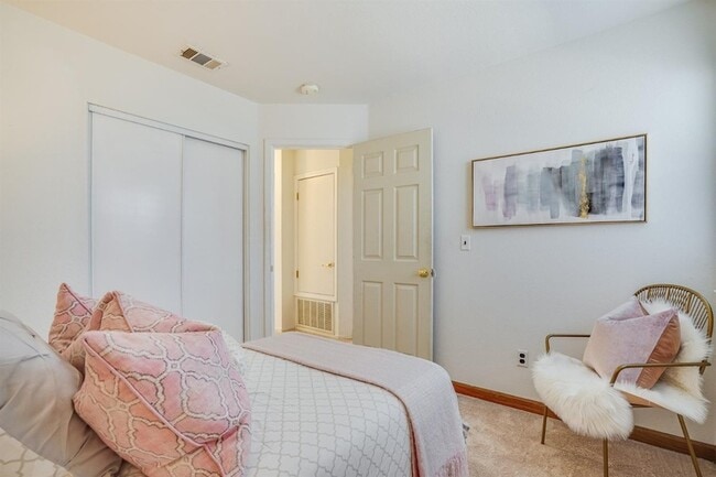 Building Photo - 1561 Spring Ct