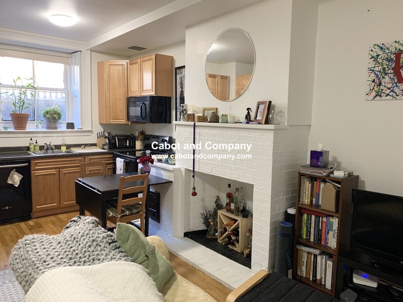Primary Photo - 135 Beacon St