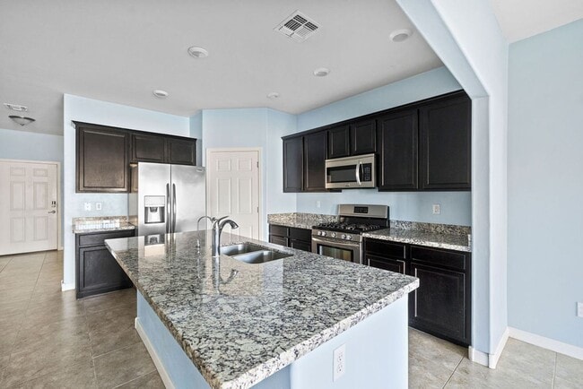 Building Photo - This very popular 2-story home floor plan ...