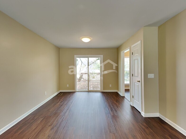 Building Photo - 104 Sunset Dr