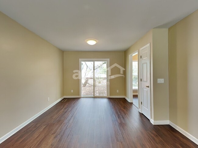 Building Photo - 104 Sunset Dr