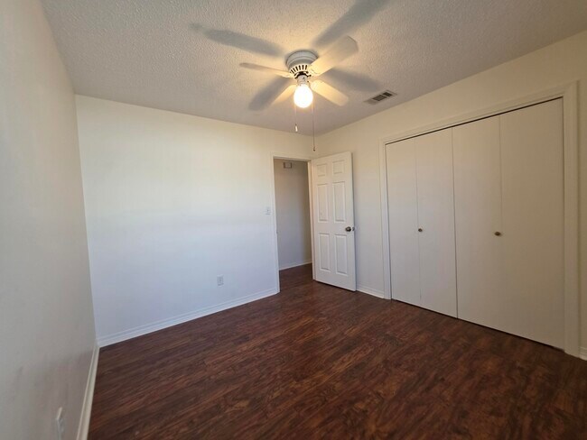 Building Photo - 2289 Estate Cir